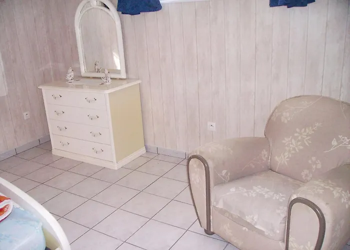 A Avec Jardin Spacieux * Breuillet (Charente-Maritime)